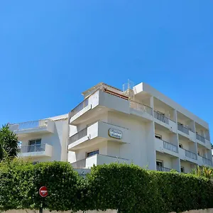 Aparthotel Carlton - Renovee Avec Piscine, Beaulieu-sur-Mer
